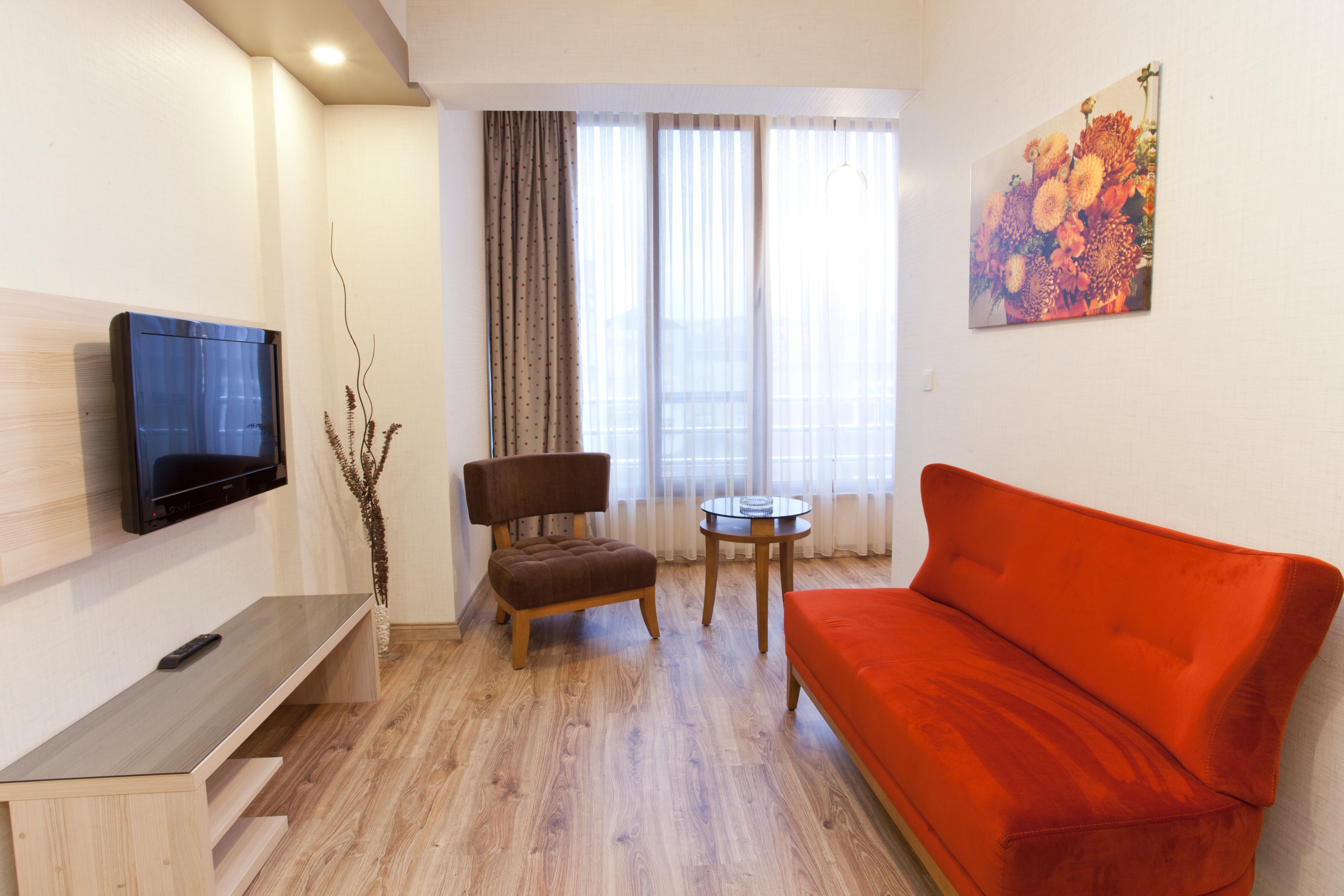 La Flora House Aparthotel 4*