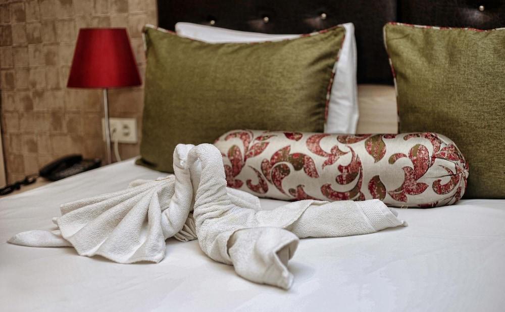 Aparthotel La Flora House 4*