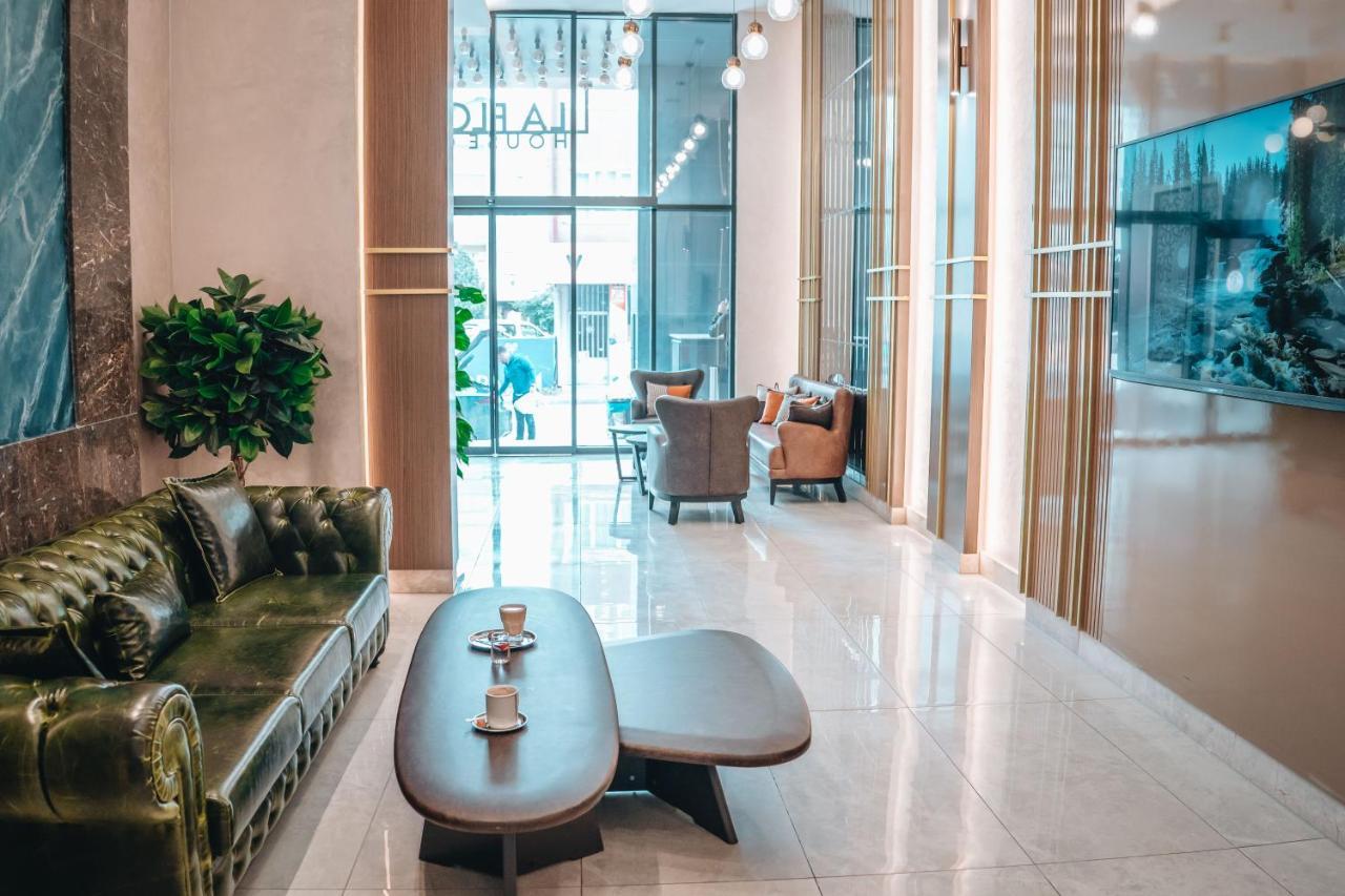 Aparthotel La Flora House