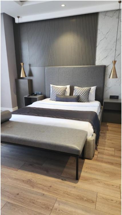 La Flora House 4*