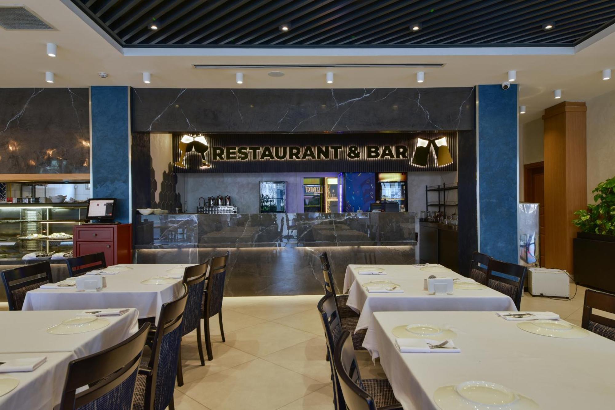 La Flora House Aparthotel 4*