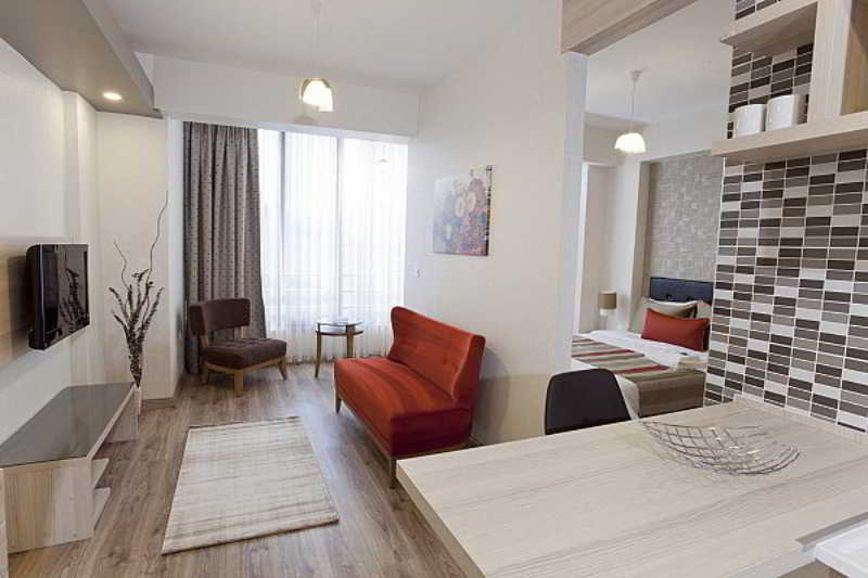 La Flora House 4*